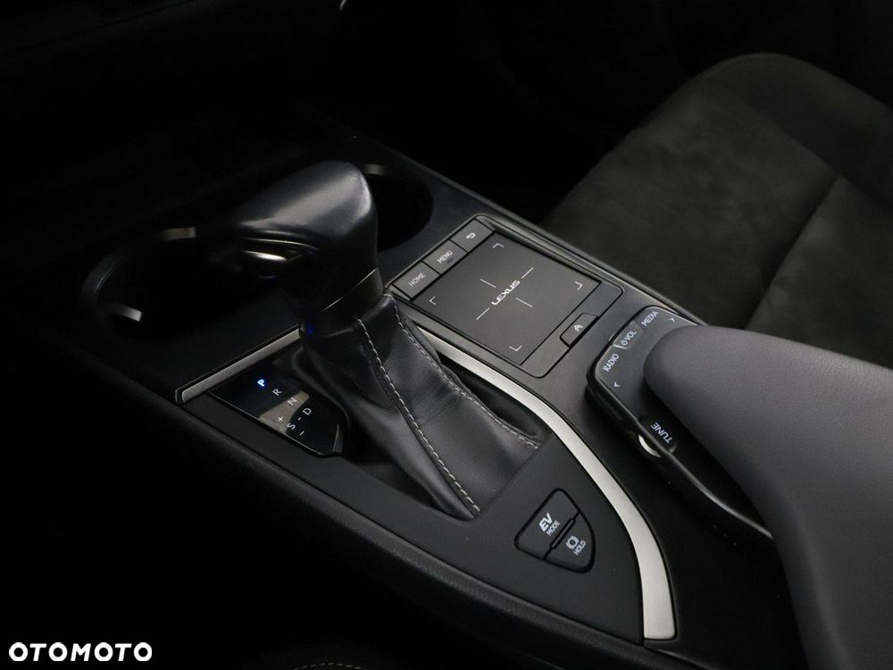 Lexus UX 250h Business Edition - 30