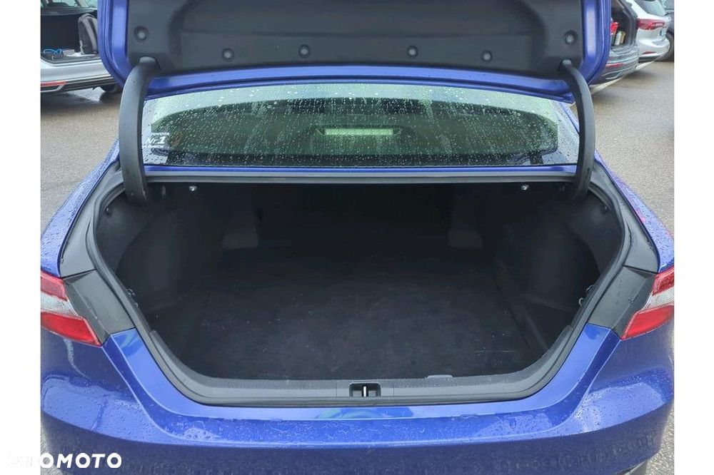 Toyota Camry 2.5 Hybrid Comfort CVT - 18