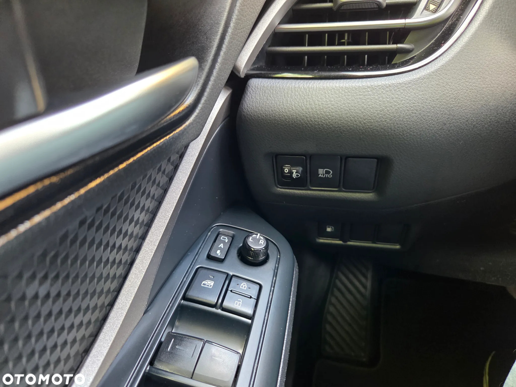 Toyota C-HR 1.8 Hybrid Business - 29