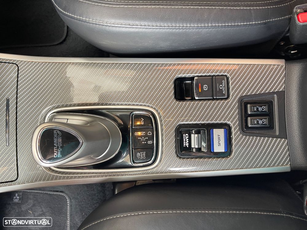 Mitsubishi Outlander - 26