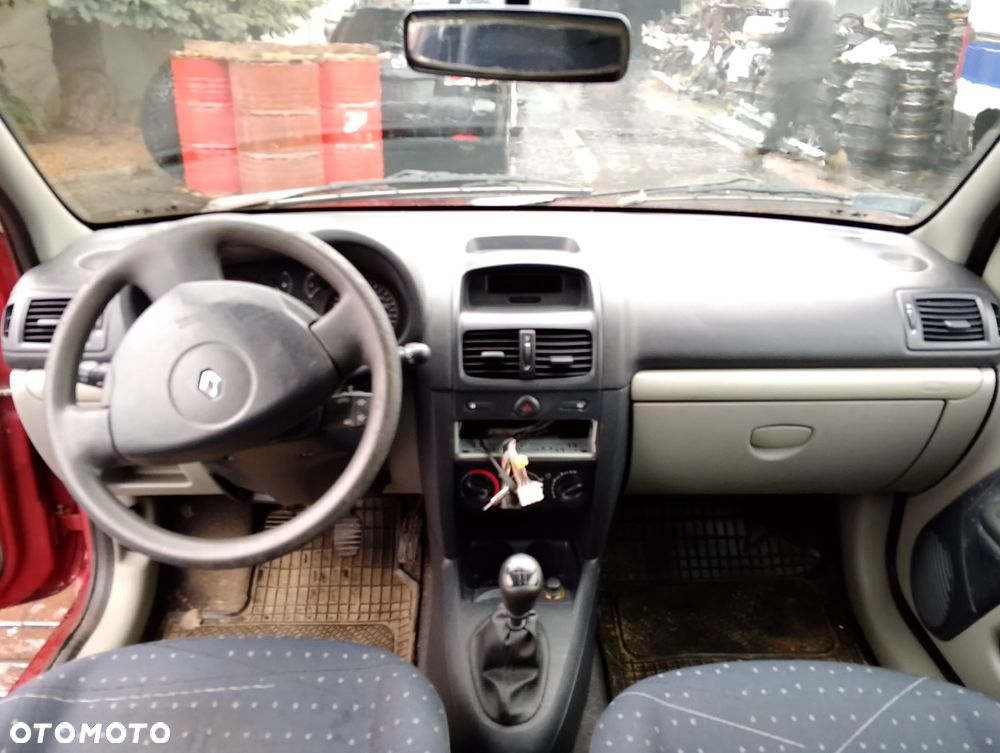 Renault Clio II (01-03r.) 1.2 B 58KM. Silnik D7F 710 Skrzynia  JB1514 lakier NV713/ NV 713.Cały na części. GWARANCJA !!! Przód Tył Zestaw Komplet Drzwi Klapa Zderzak Błotnik Maska Grill Atrapa Szyba Pas Lampa Lusterko Boczki Fotel Kanapa Kokpit Deska Rozdzielcza Przełącznik Włącznik Sterownik Przewody Wiązka Instalacja Moduł Komputer Czujnik Listwa Pompa Alternator Wtryski Głowica Rozrusznik Kompresor Sprzęgło Dwumas Silnik Skrzynia ABS Klimatyzacji Paliwa Wspomagania Kolektor Turbina Przepustnica Zawór Chłodnica Koło Hak Belka Sanki Zawieszenie Mcpherson Półoś Amortyzator Wydech Tłumik Zacisk Most - 10