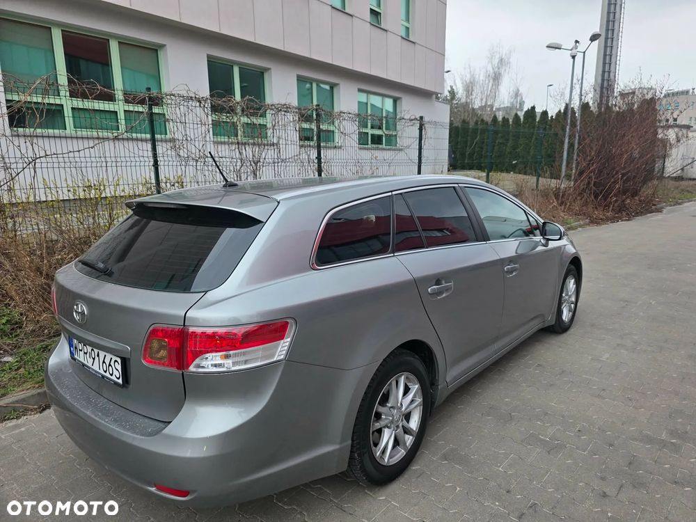 Toyota Avensis Touring Sports 1.8 Team Deutschland - 6