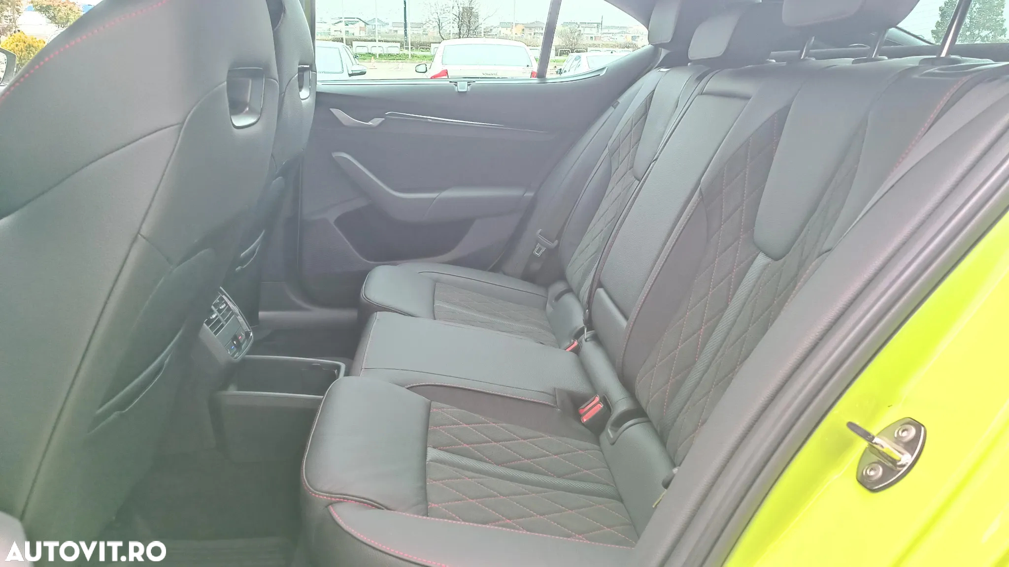 Skoda Octavia 2.0 TSI 265 CP DSG RS - 32