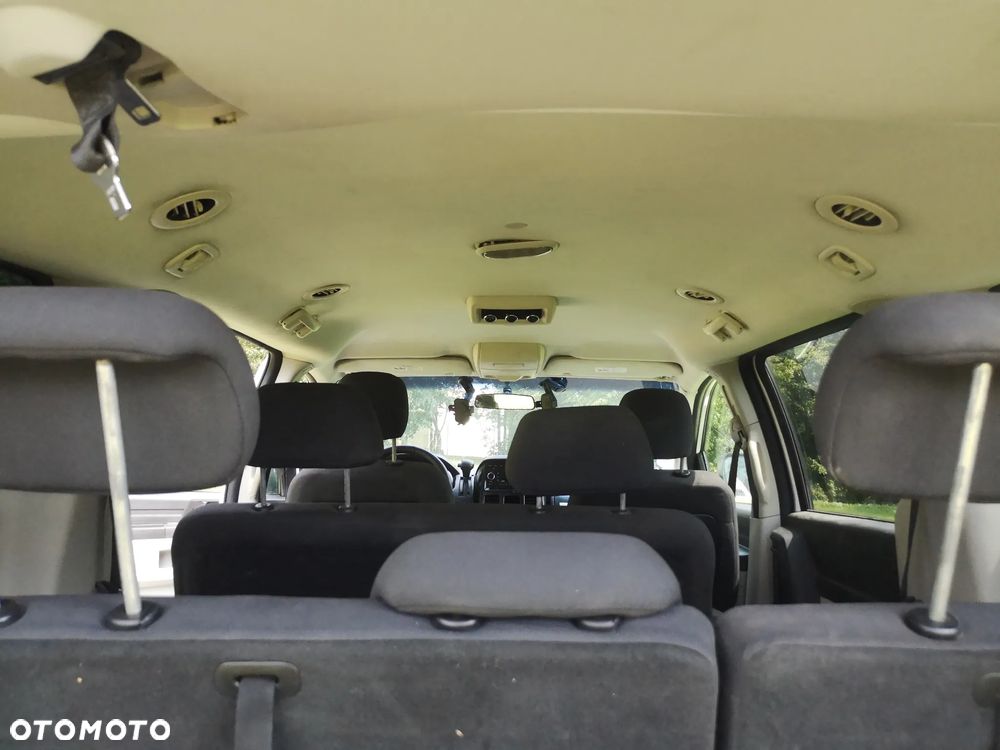 Dodge Caravan - 24