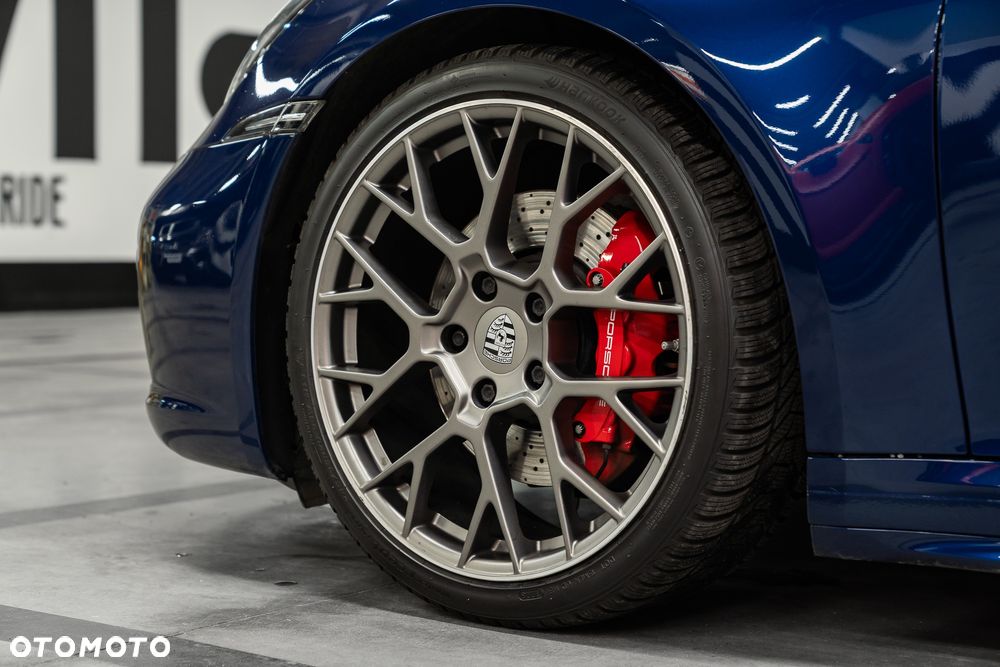 Porsche 911 Carrera 4S - 9