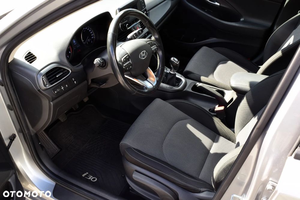 Hyundai i30 1.5 DPI Classic + - 10
