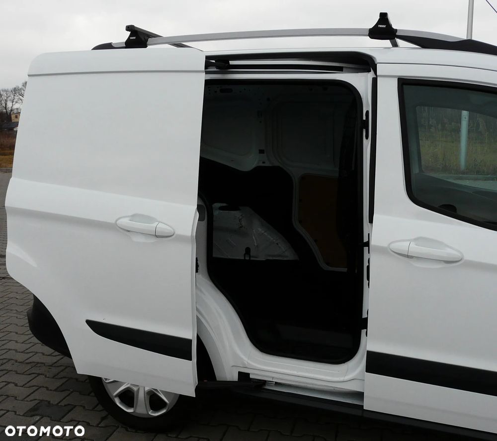 Ford Transit Courier - 16