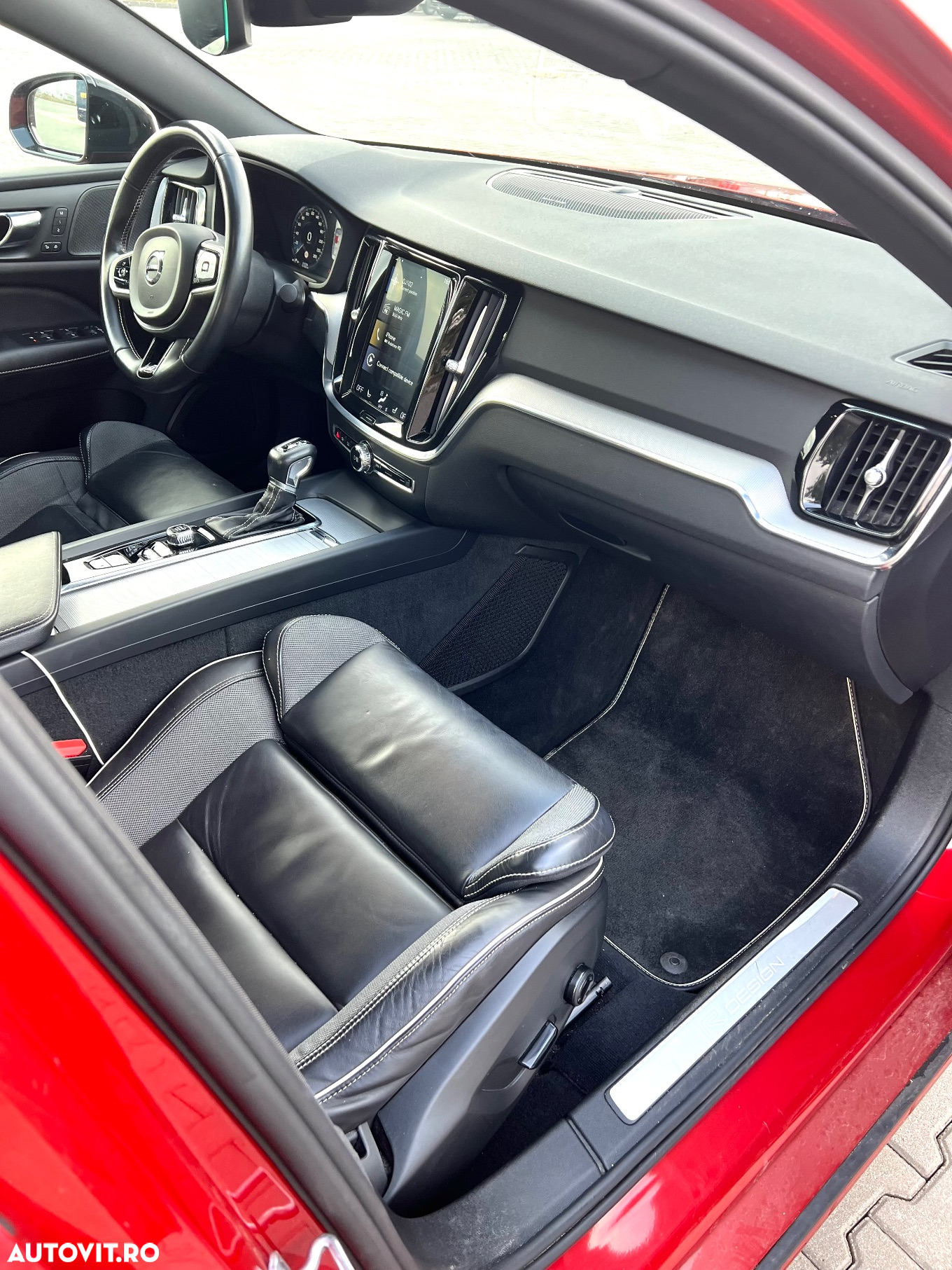 Volvo S60 T5 R-Design - 12