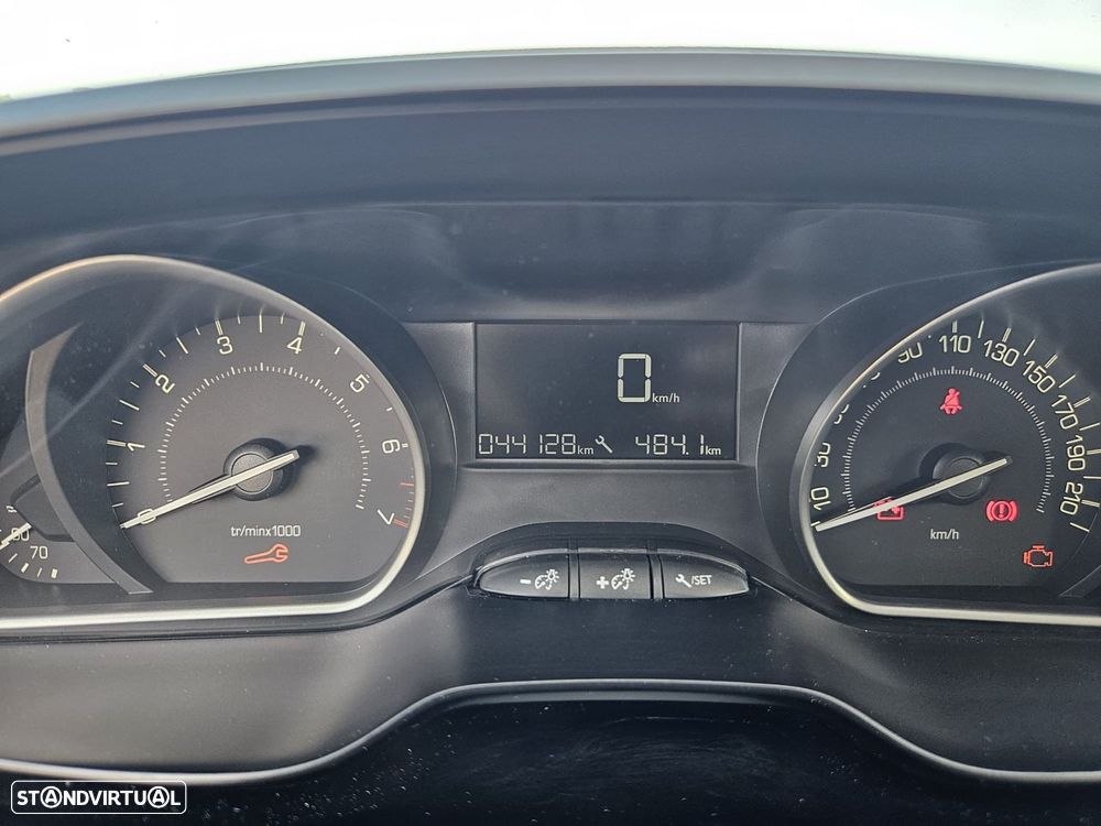 Peugeot 208 1.2 PureTech Style - 28