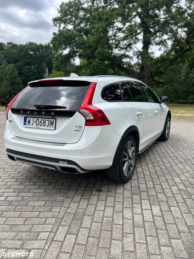 Volvo V60 Cross Country T5 AWD Momentum - 5