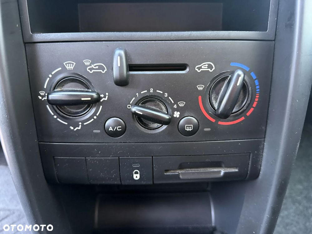 Peugeot 207 1.4 Trendy - 8
