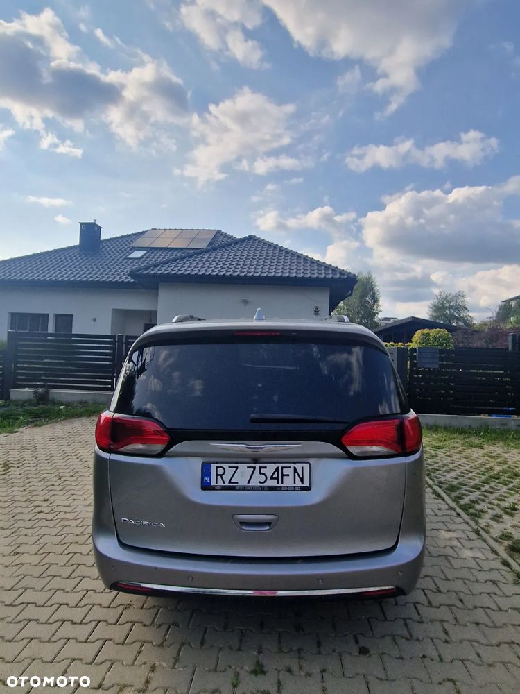 Chrysler Pacifica - 11