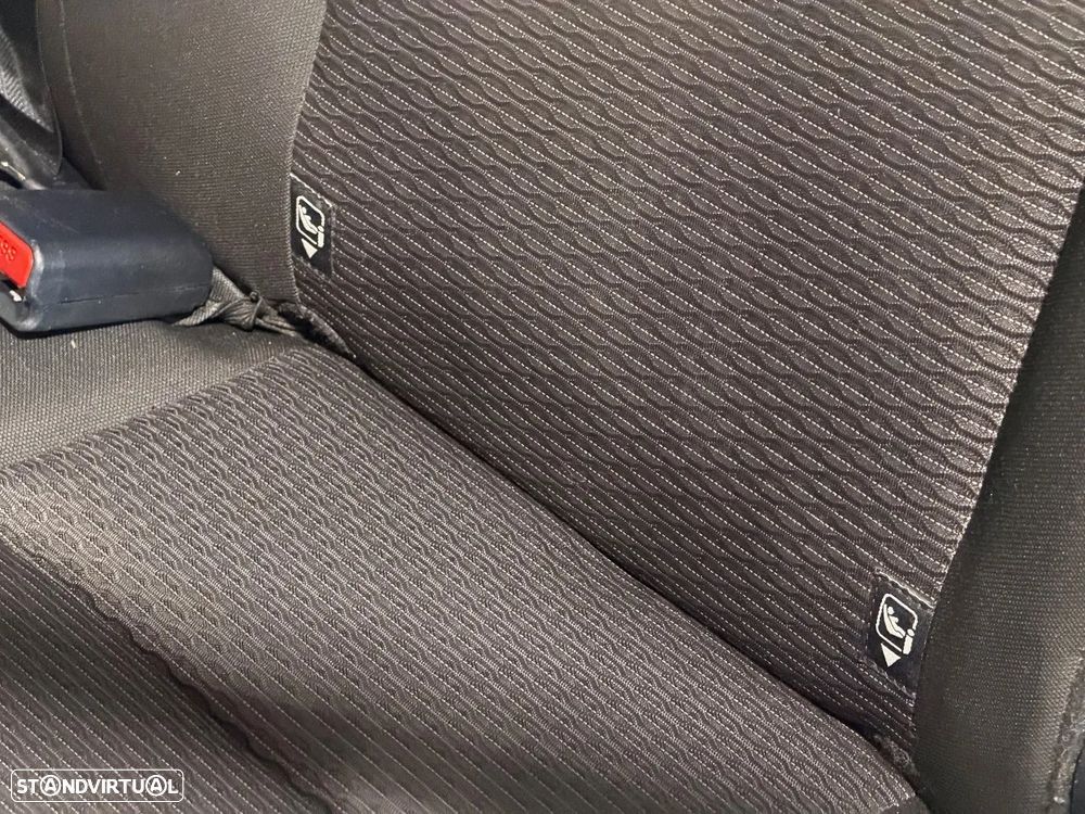 Toyota Hilux 2.4 D-4D CD 5L - 26