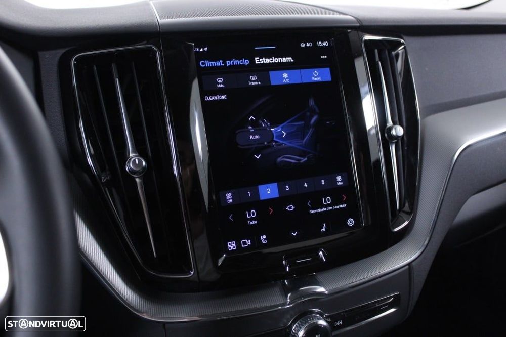 Volvo XC 60 2.0 T6 PHEV Plus Dark AWD - 28