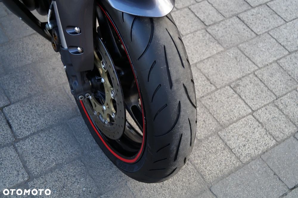 Yamaha R1 - 13