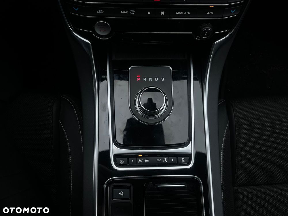 Jaguar XF 2.0 T AWD R-Sport - 7