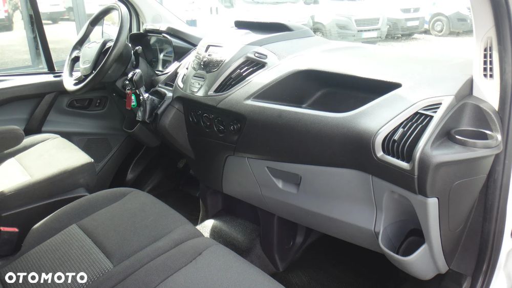 Ford TRANSIT CUSTOM - 12