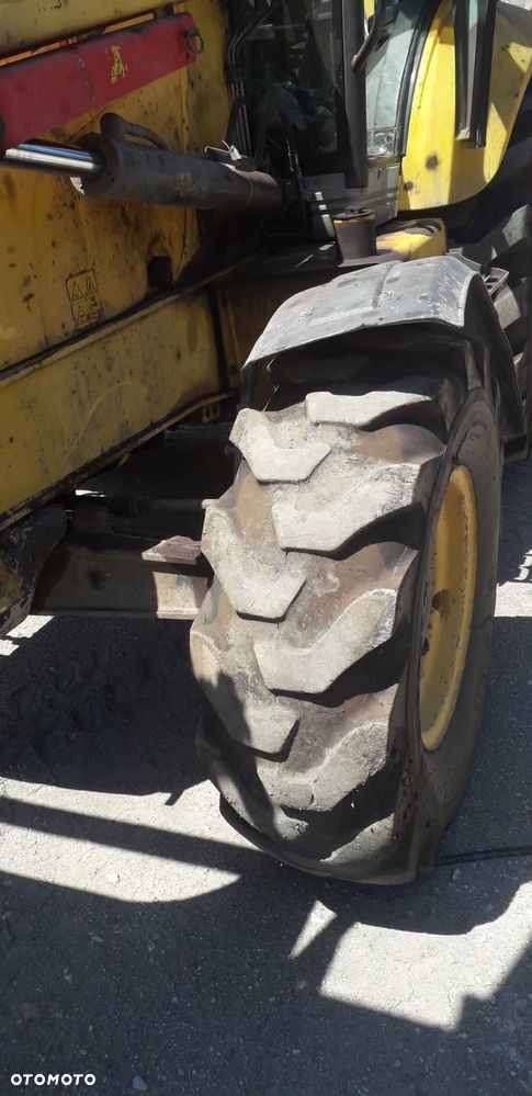 New Holland 110B - 12