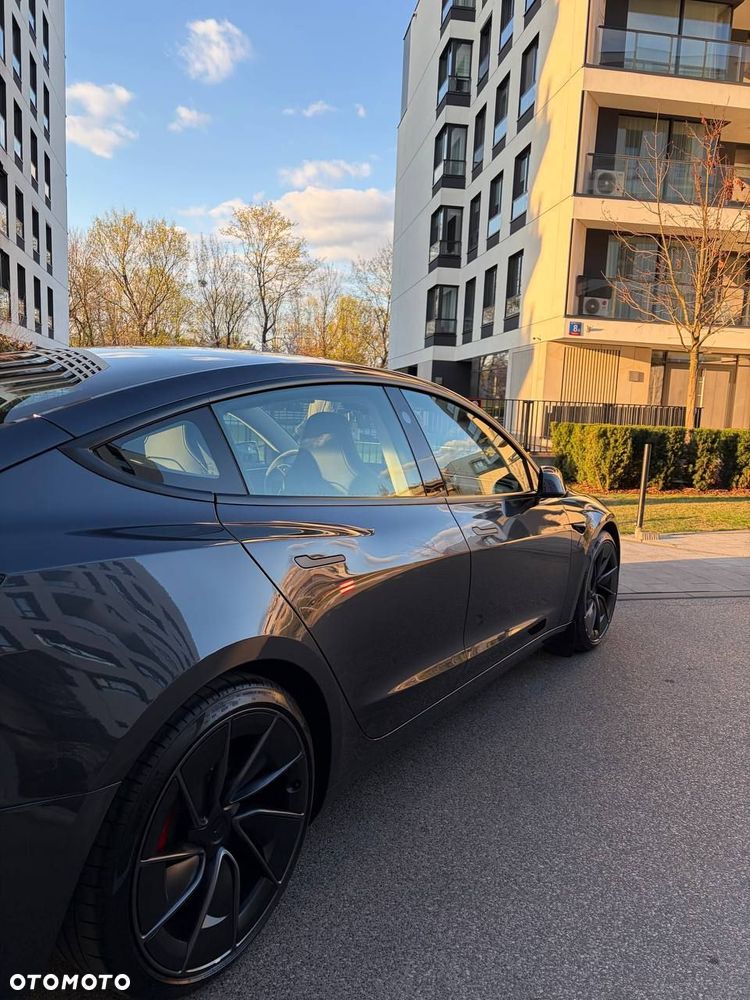 Tesla Model 3 - 4