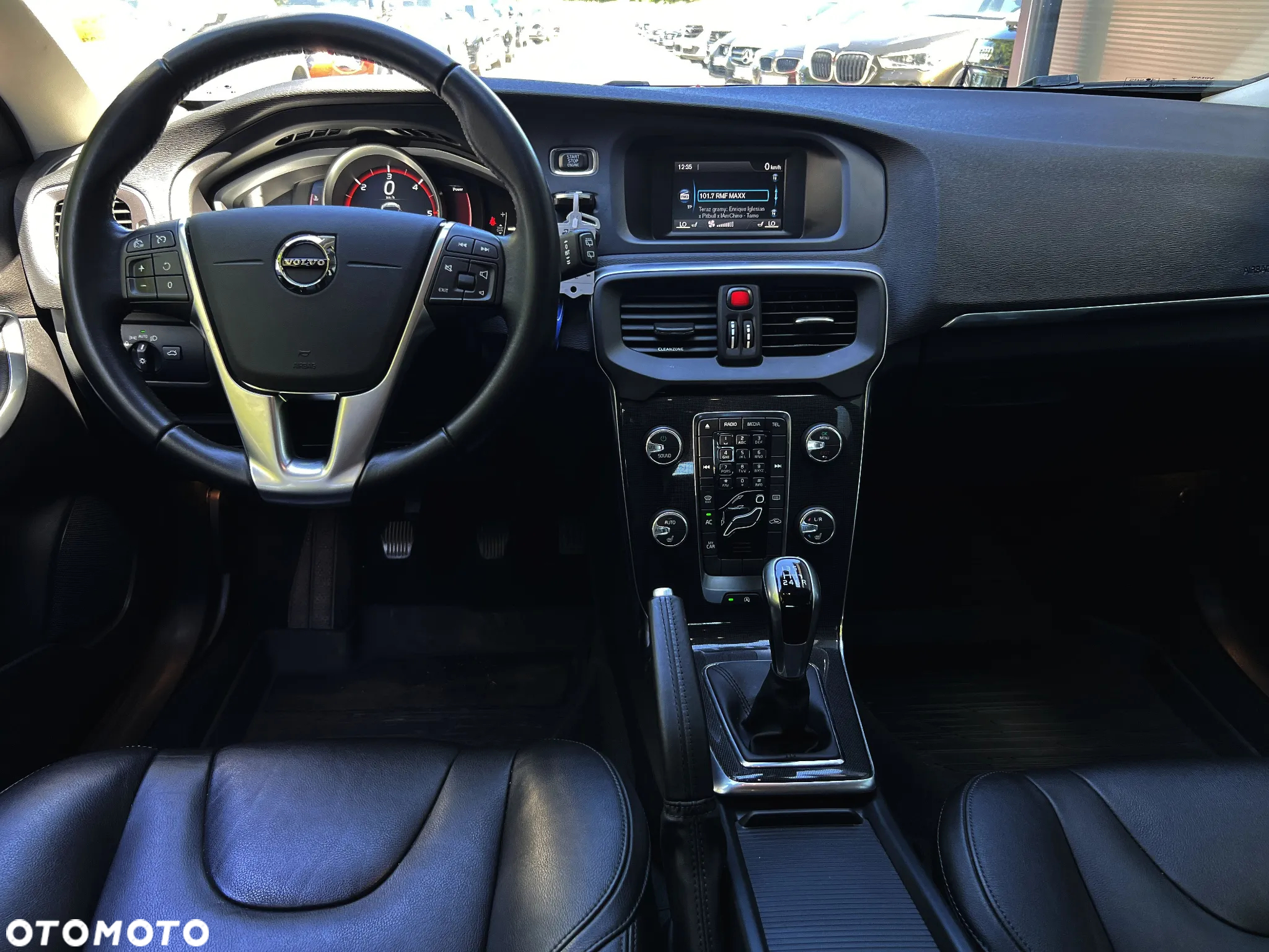 Volvo V40 - 25
