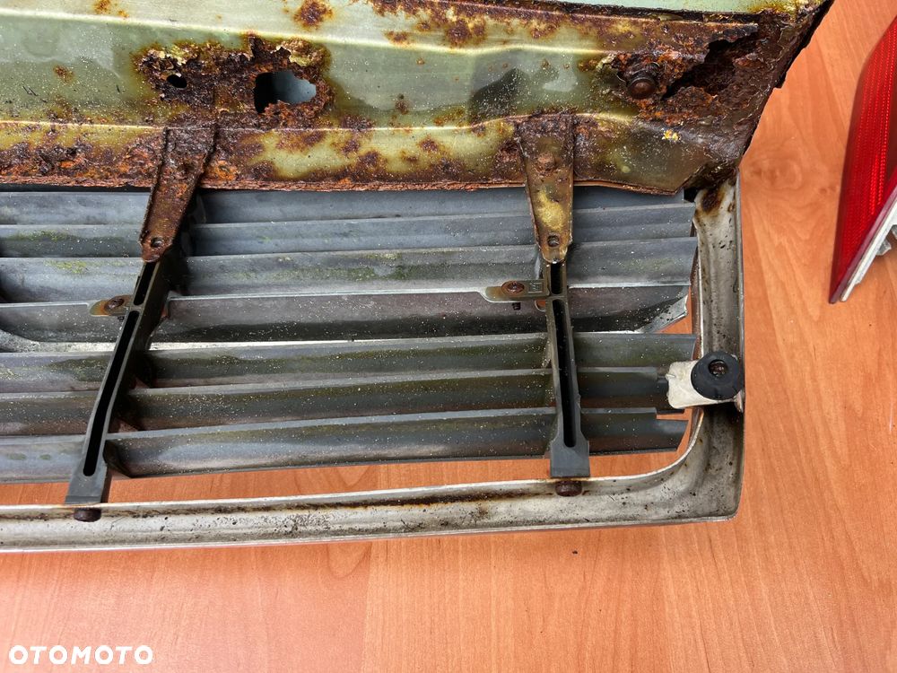 GRILL ATRAPA CHŁODNICY  MERCEDES SLC W107 C107 R107 - 12