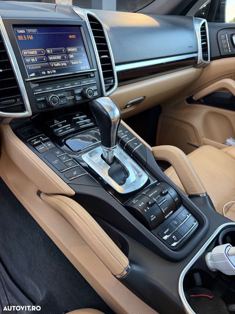 Porsche Cayenne - 21