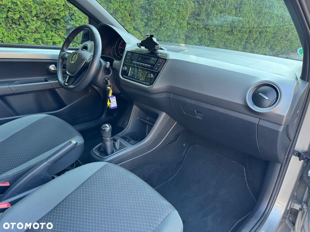 Volkswagen up! Active - 15