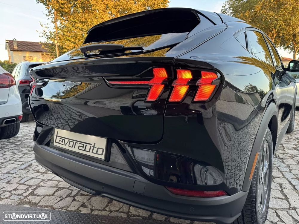 Ford Mustang Mach-E 75.7 kWh Premium AWD - 28
