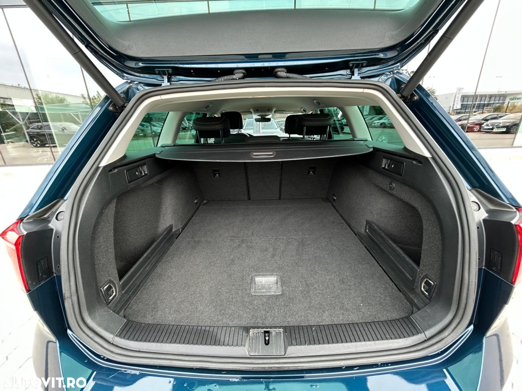 Volkswagen Passat Variant 1.6 TDI SCR DSG Business - 29