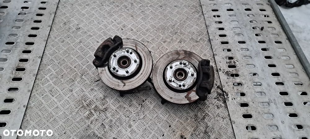 ZWROTNICA LEWA PRAWA PIASTA HYUNDAI I30 KIA CEED/ BENZYNA - 1