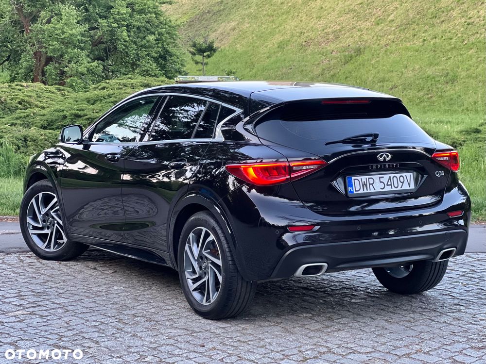 Infiniti Q30 1.6t Premium 7DCT - 4