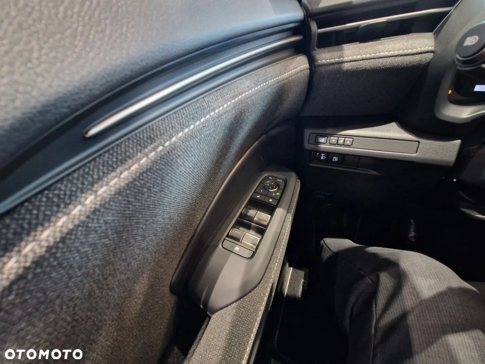 Lexus LBX 1.5 Hybrid - 12