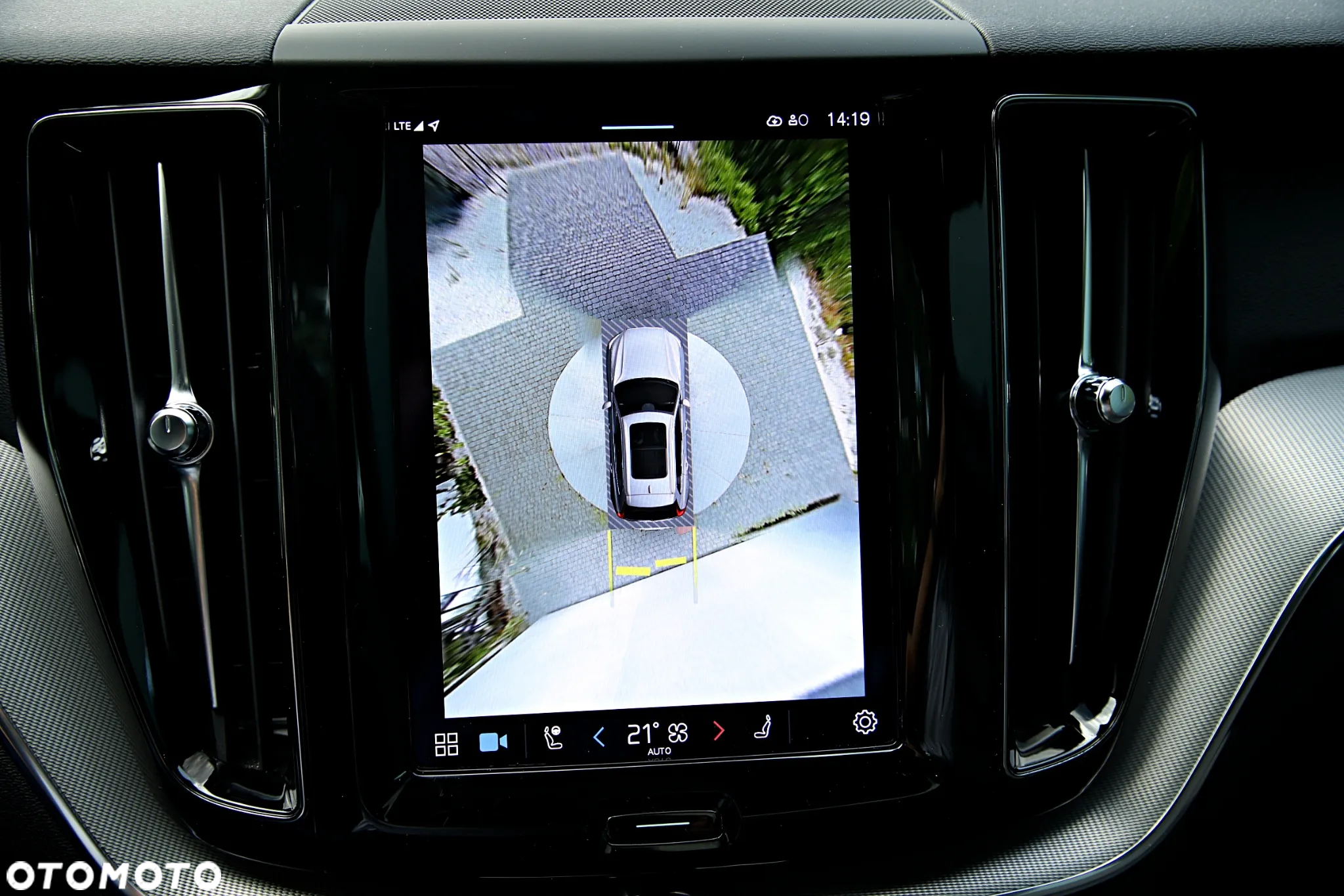 Volvo XC 60 T8 Plug-In Hybrid AWD R-Design - 27