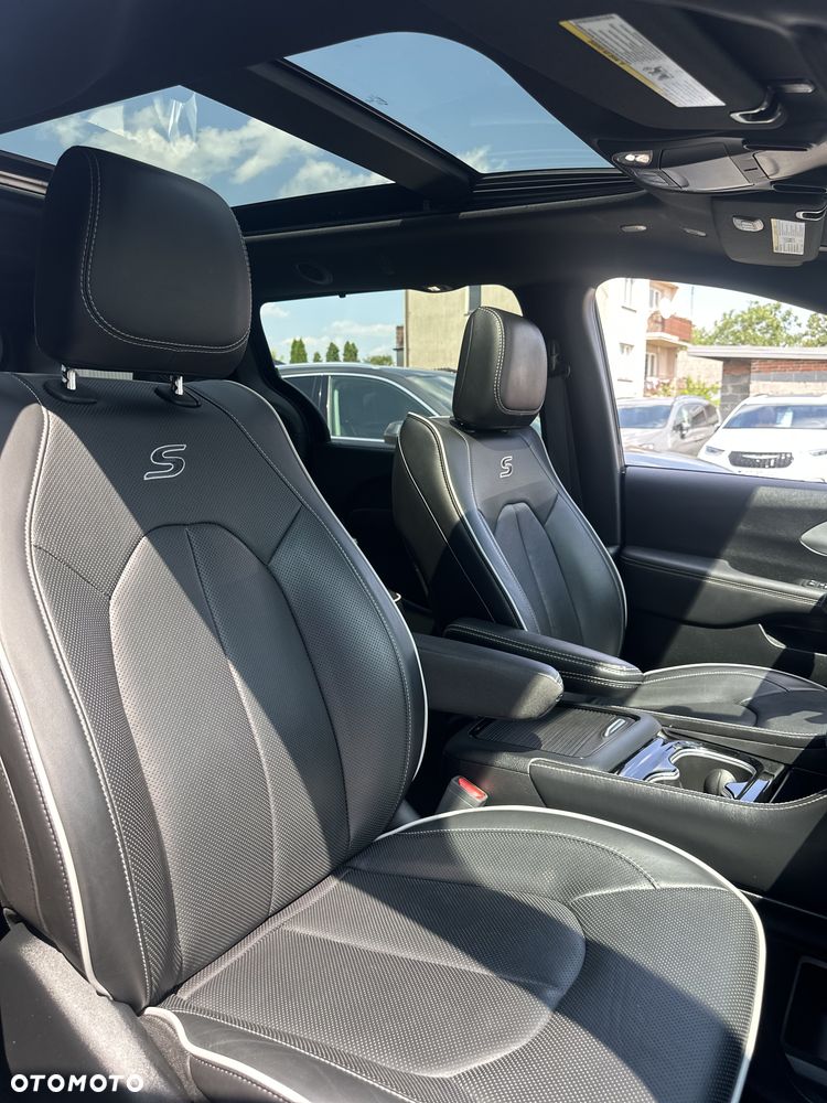 Chrysler Pacifica - 25