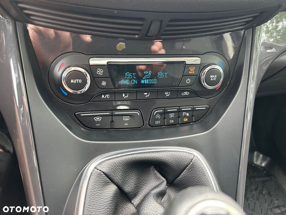 Ford Kuga 1.5 EcoBoost 2x4 Titanium - 25