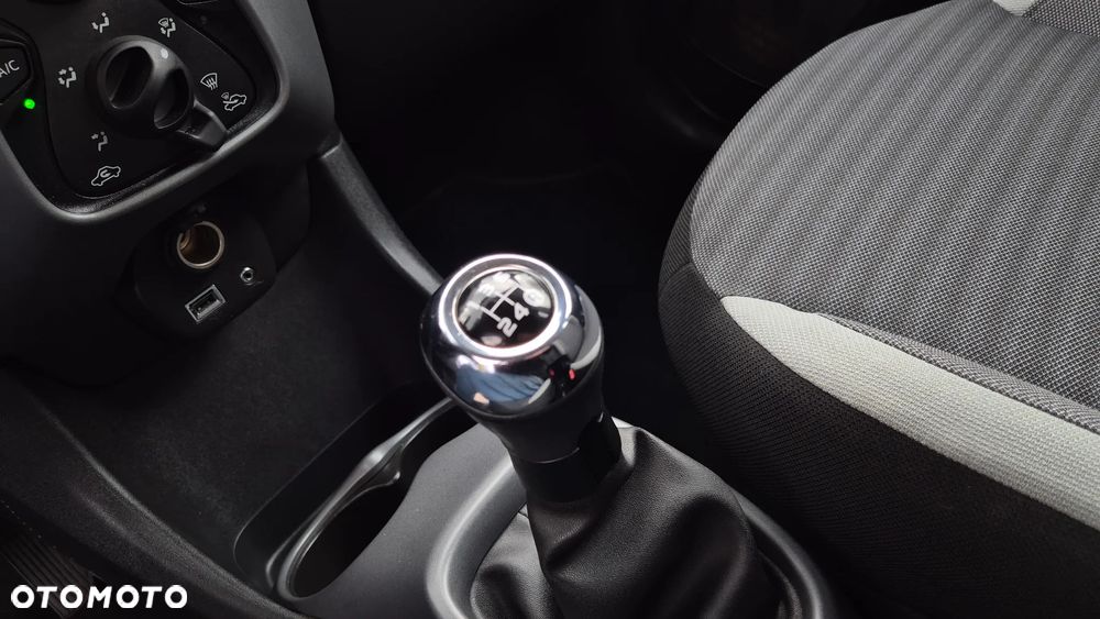 Toyota Aygo x-play - 37