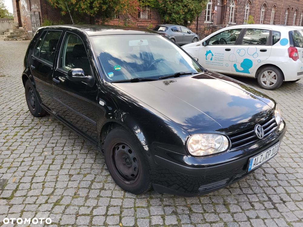 Volkswagen Golf - 1