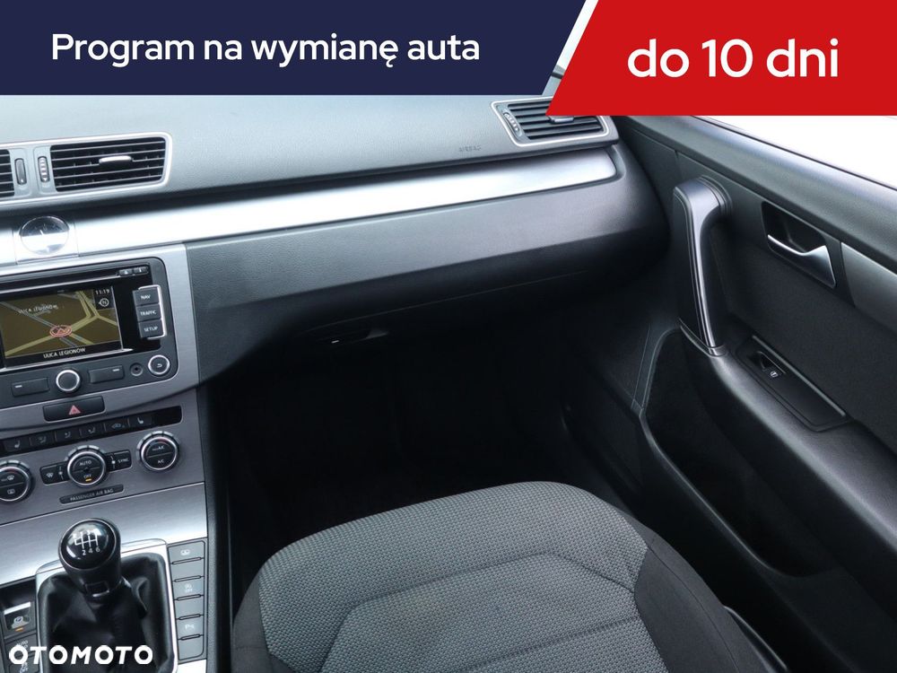 Volkswagen Passat - 10