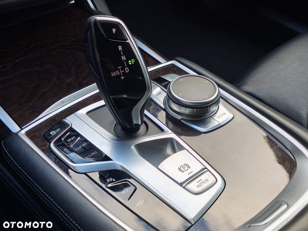 BMW Seria 7 740Li - 14