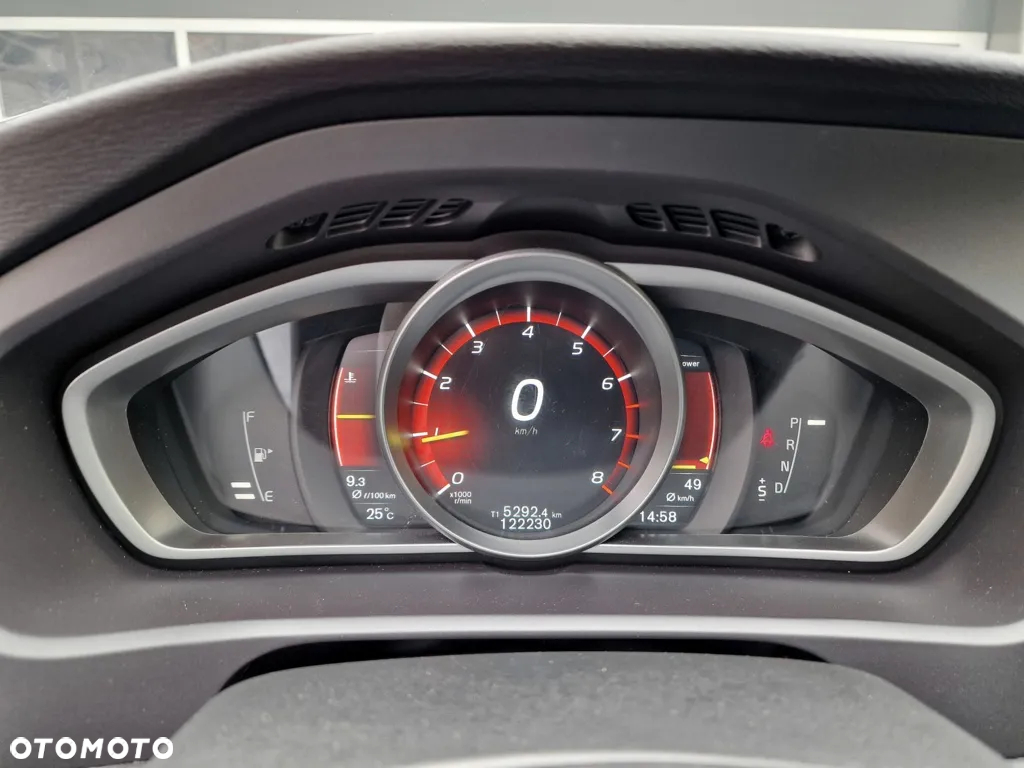 Volvo V40 T3 Geartronic RDesign - 32