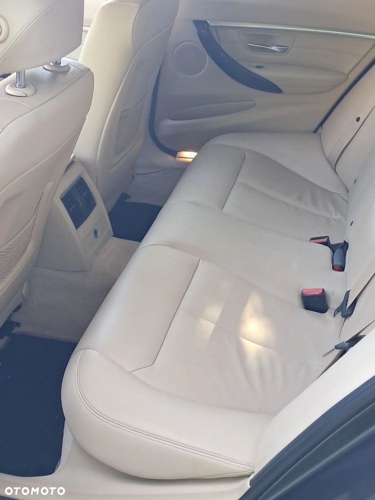 BMW Seria 3 320d Efficient Dynamics Luxury Line Purity - 33