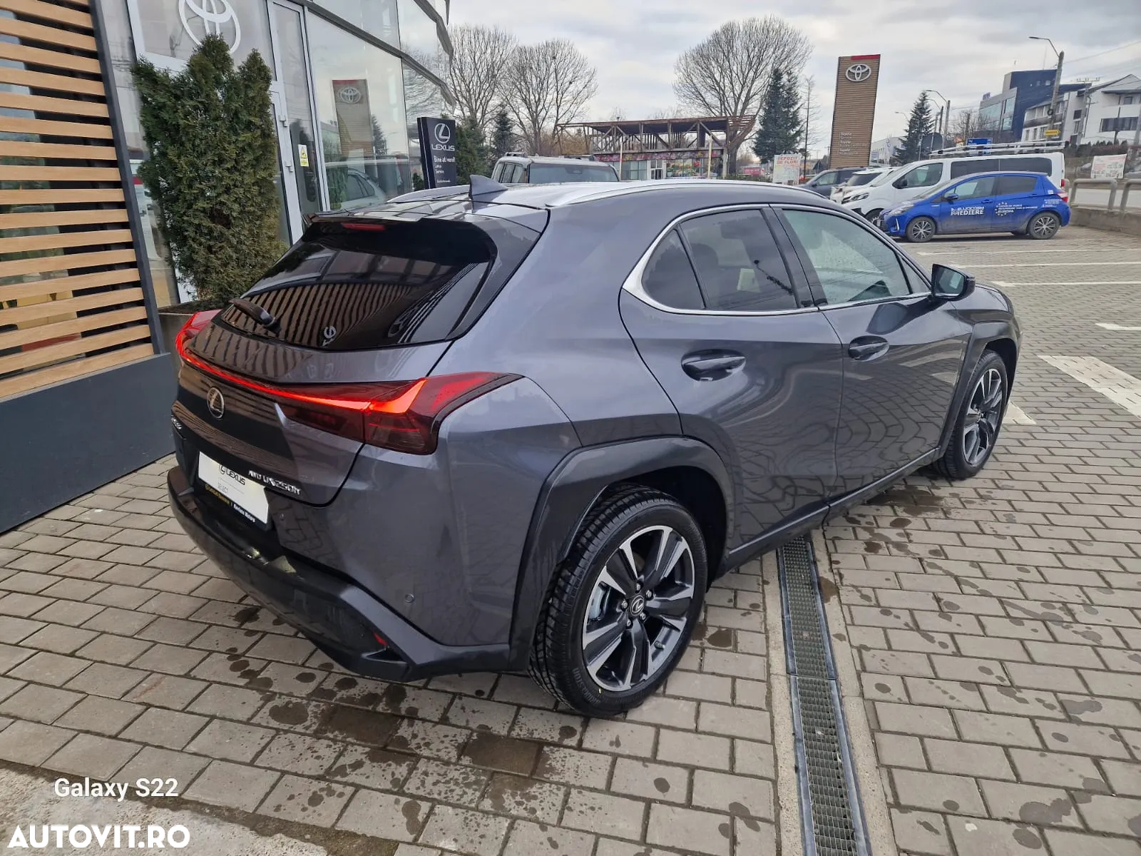 Lexus UX 250h 2.0L HEV 20H- (178 HP) 4X4 CVT Executive - 5
