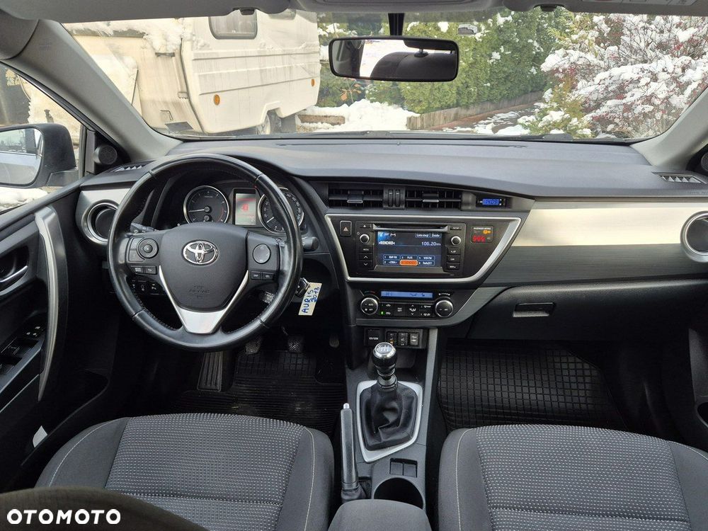 Toyota Auris - 11