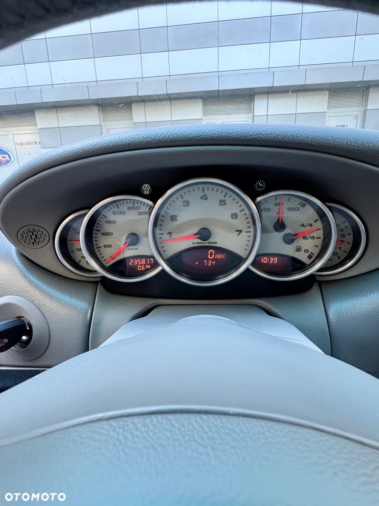 Porsche 911 Carrera - 14