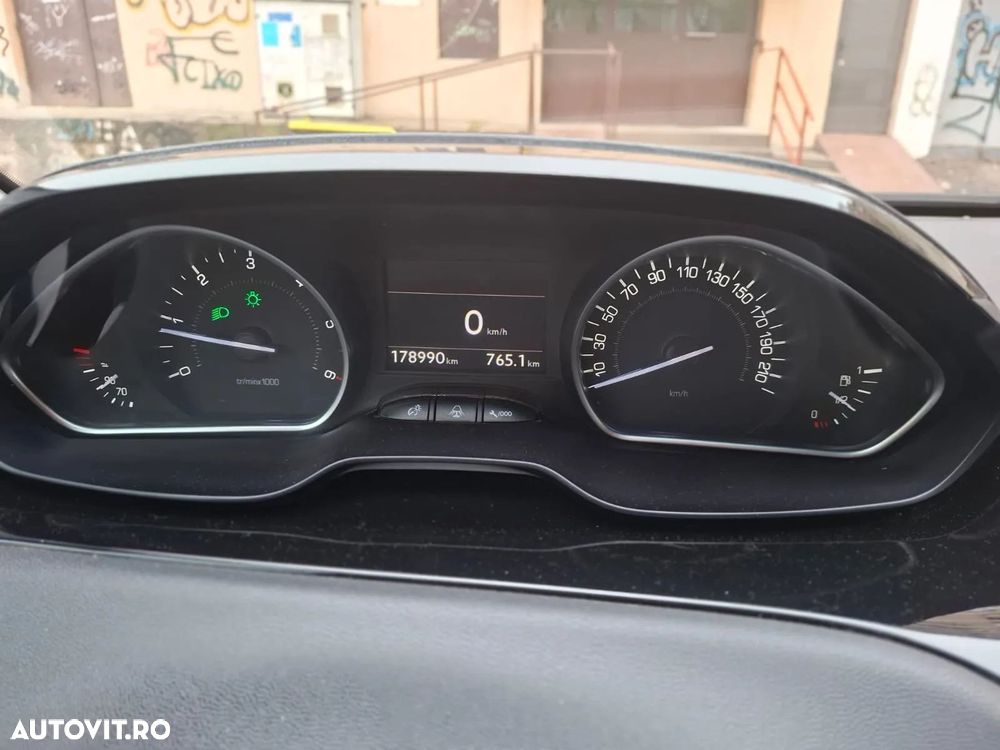 Peugeot 208 1.4 HDi FAP Style - 6