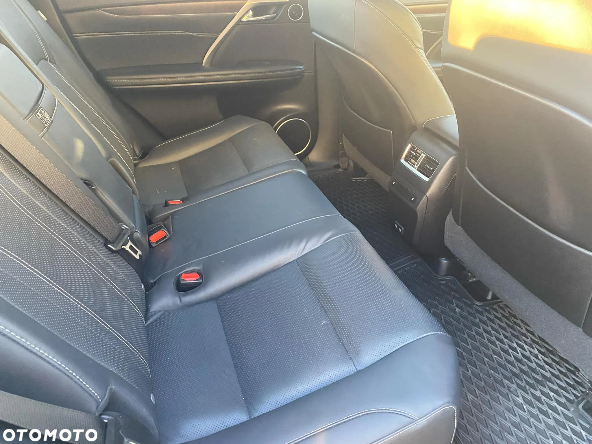 Lexus RX - 12