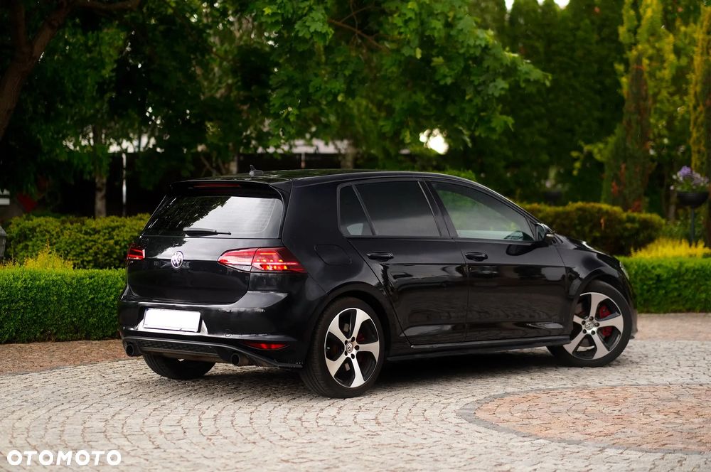 Volkswagen Golf - 5