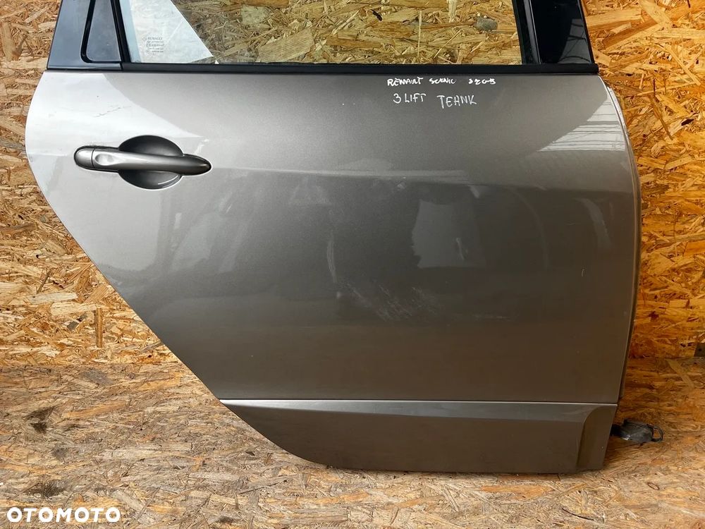 Drzwi TYLNE PRAWE prawy tył RENAULT SCENIC 3 LIFT III Kod lakieru: TEHNK żaluzja - 10