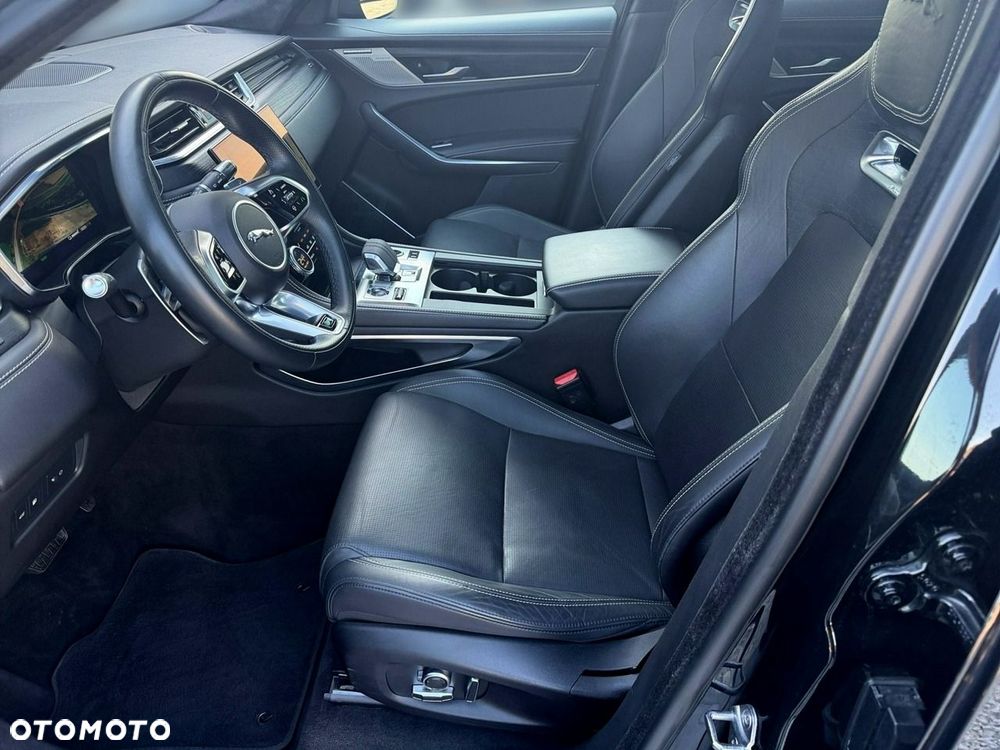 Jaguar F-Pace - 12