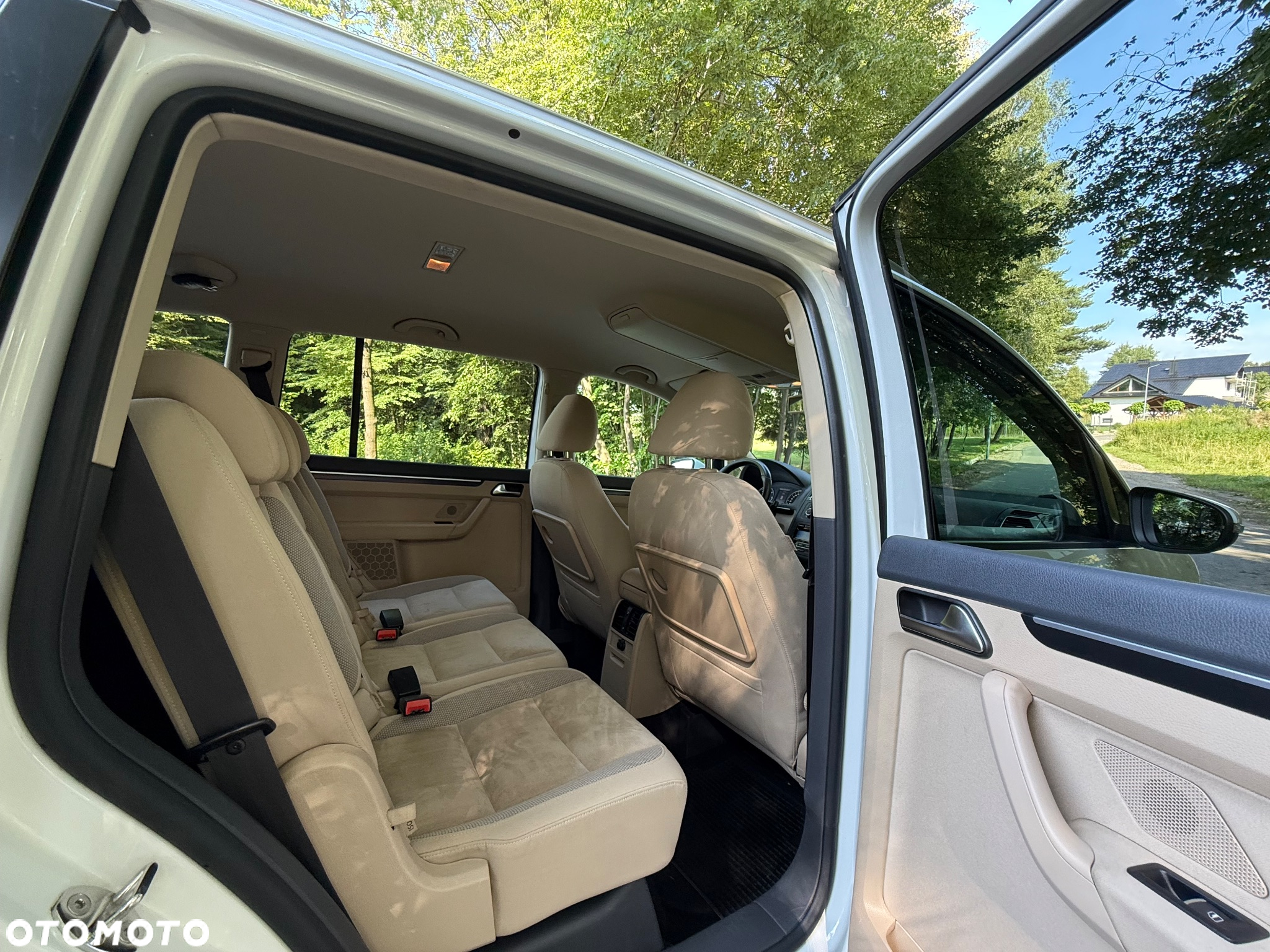 Volkswagen Touran 2.0 TDI DSG Highline - 27